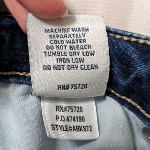 SOLD Curvy BKE Gabby Fit Capri Jeans Sz 31 Buckle BKE Jeans - Picture 3 of 6